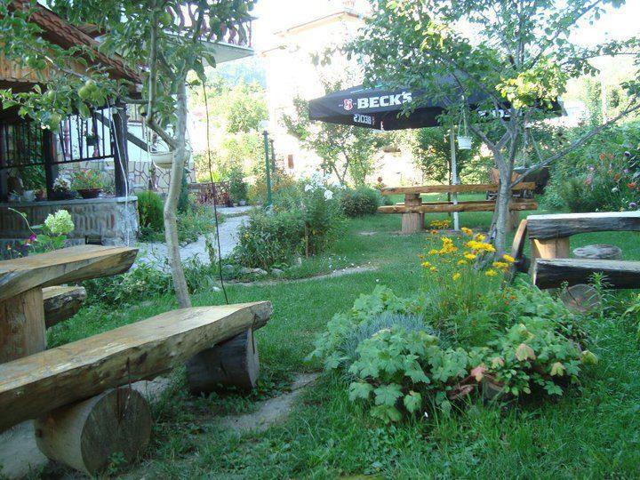 Veselata Guest House Dolna Banya Exterior foto